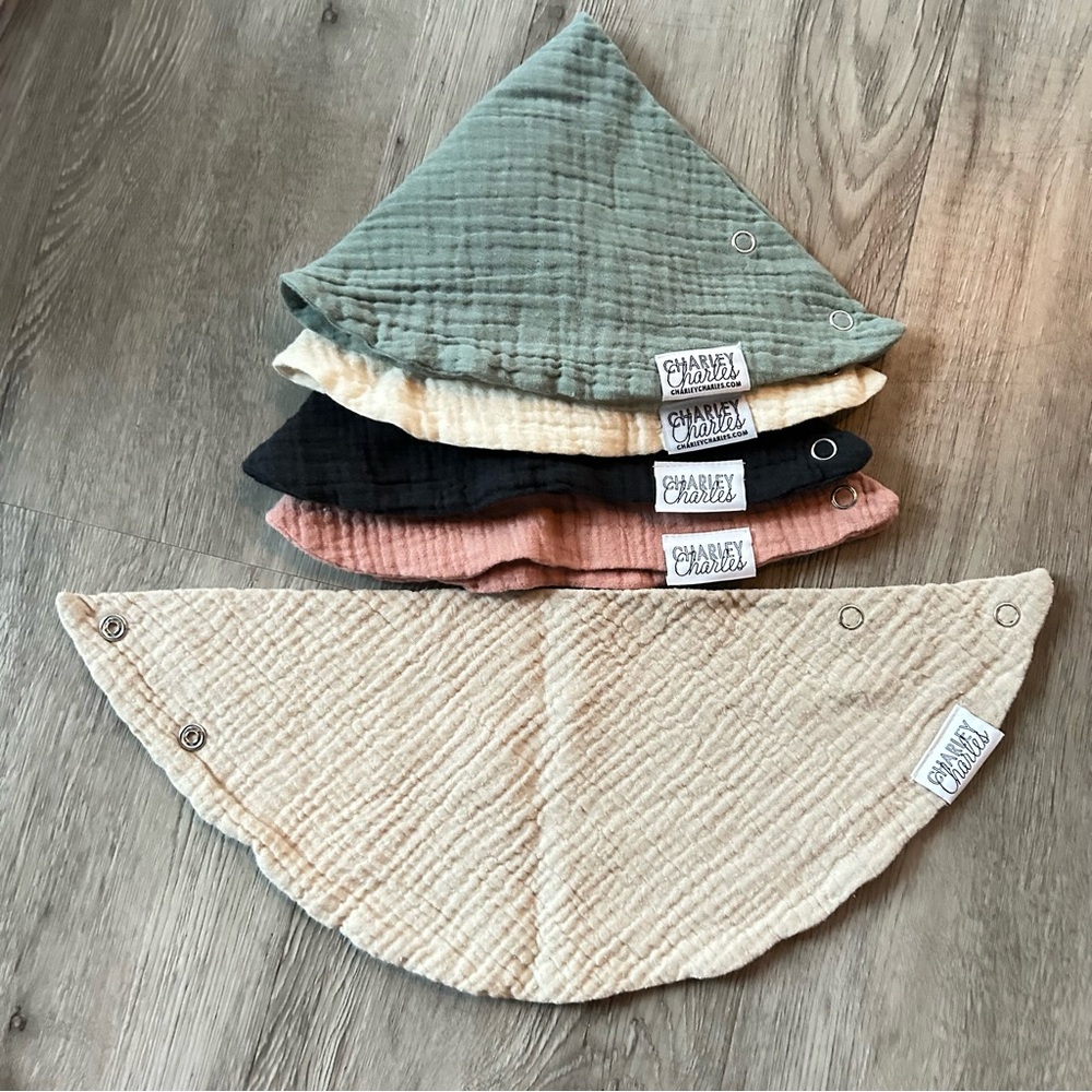 5 Charley Charles Thick Gauze Drool Bib Set